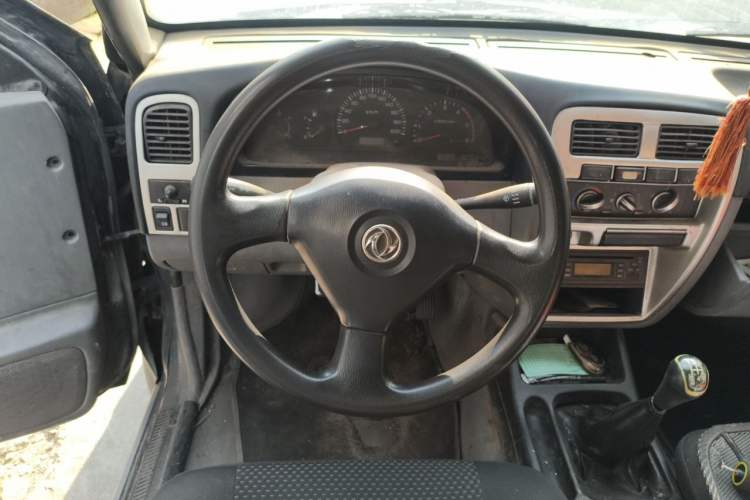 Used Dongfeng Ruichi 2015 2.8T Xingye Edition Two-Wheel-Drive Standard Version ZD28D11-4DA Steering Wheel