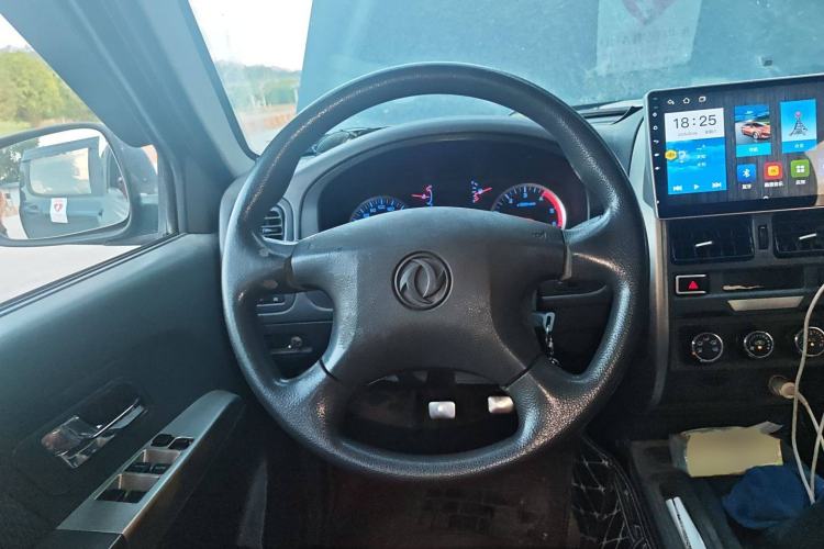 Used Dongfeng Ruichi 2015 2.5T Elite Edition Diesel Two-Wheel Drive Luxury ZD25TCI Steering Wheel