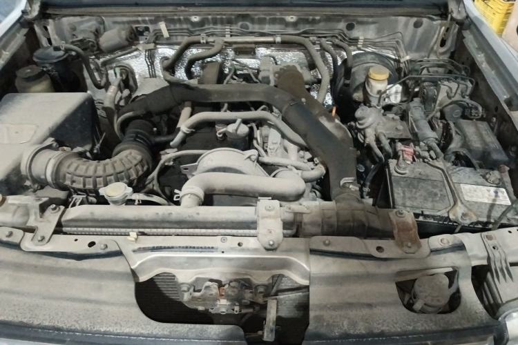 Used Dongfeng Ruichi 2015 2.5T Elite Edition Diesel Two-Wheel Drive Luxury ZD25TCI Engine Bay