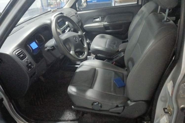 Used Dongfeng Ruichi 2015 2.5T Elite Edition Diesel Two-Wheel Drive Luxury ZD25TCI Left Front Seat