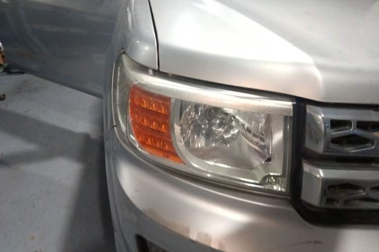 Used Dongfeng Ruichi 2015 2.5T Elite Edition Diesel Two-Wheel Drive Luxury ZD25TCI Right Front Headlight
