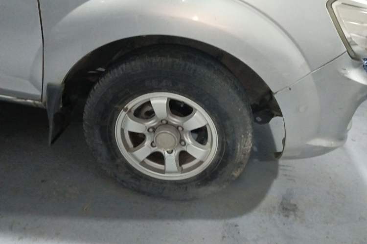 Used Dongfeng Ruichi 2015 2.5T Elite Edition Diesel Two-Wheel Drive Luxury ZD25TCI Right Front Wheel Hub