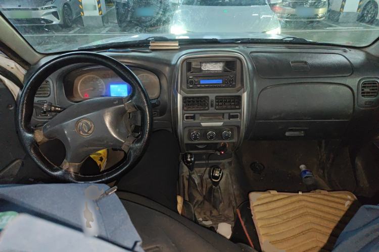 Used Dongfeng Ruichi 2015 2.4L Elite Edition Gasoline 4x4 Standard Trim ZG24 Center Console