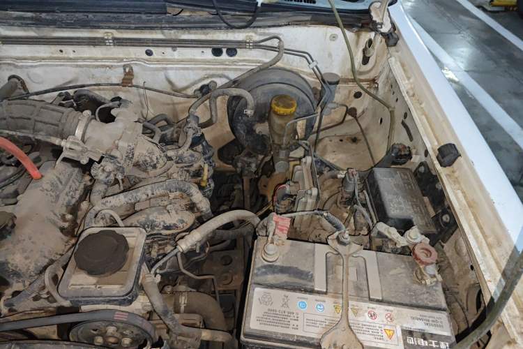Used Dongfeng Ruichi 2015 2.4L Elite Edition Gasoline 4x4 Standard Trim ZG24 Engine Bay Left