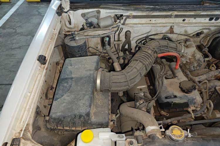 Used Dongfeng Ruichi 2015 2.4L Elite Edition Gasoline 4x4 Standard Trim ZG24 Engine Bay Right