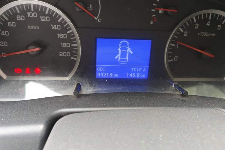 Used Dongfeng Ruichi 2015 2.4L Elite Edition Gasoline Two-Wheel Drive Luxury Version ZG24 Odometer Close Up