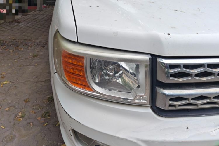 Used Dongfeng Ruichi 2015 2.4L Elite Edition Gasoline Two-Wheel Drive Luxury Version ZG24 Right Front Headlight