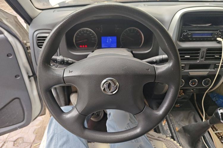 Used Dongfeng Ruichi 2015 2.4L Elite Edition Gasoline Two-Wheel Drive Luxury Version ZG24 Steering Wheel