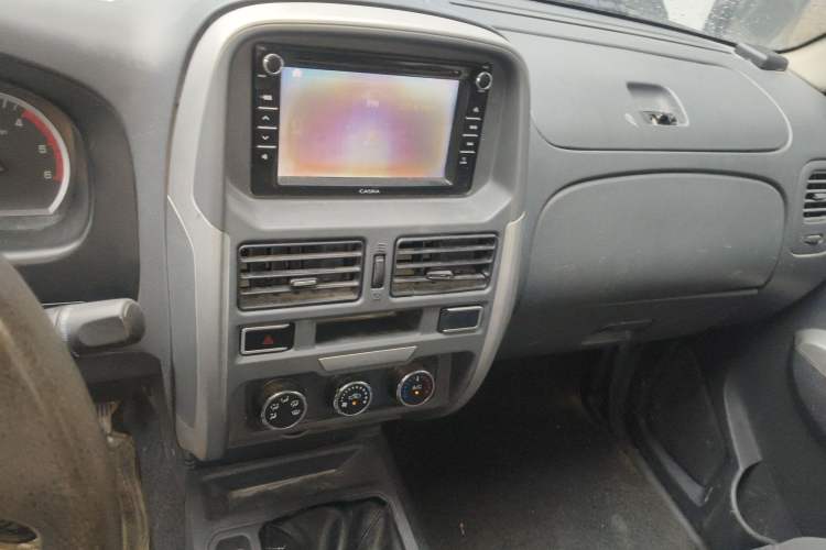 Used Dongfeng Ruichi 2016 2.5T Diesel 2WD ZD25TCI Audio And AC Panel