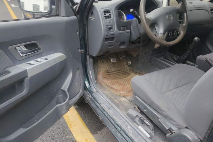 Used Dongfeng Ruichi 2016 2.5T Diesel 2WD ZD25TCI Driver Seat