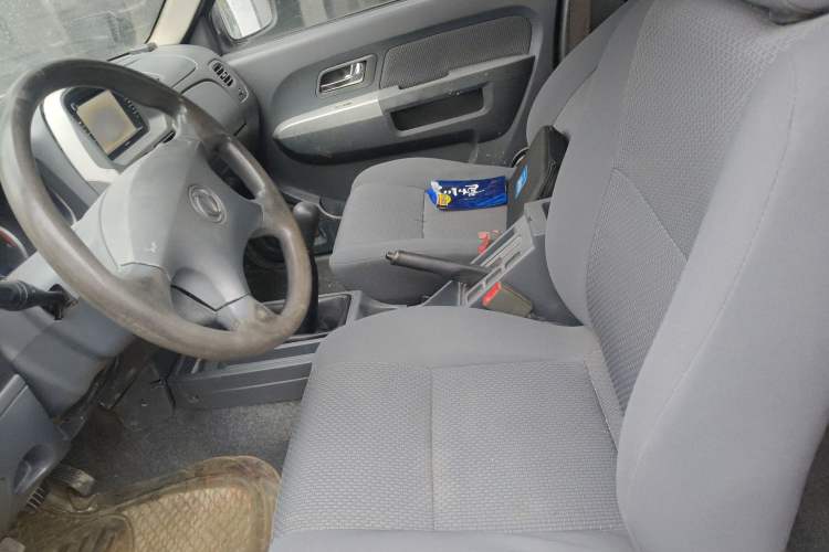 Used Dongfeng Ruichi 2016 2.5T Diesel 2WD ZD25TCI Left Front Seat
