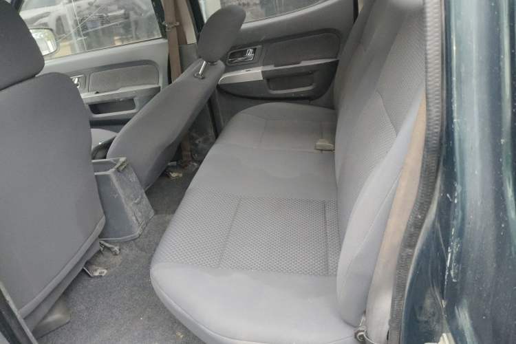 Used Dongfeng Ruichi 2016 2.5T Diesel 2WD ZD25TCI Left Rear Seat