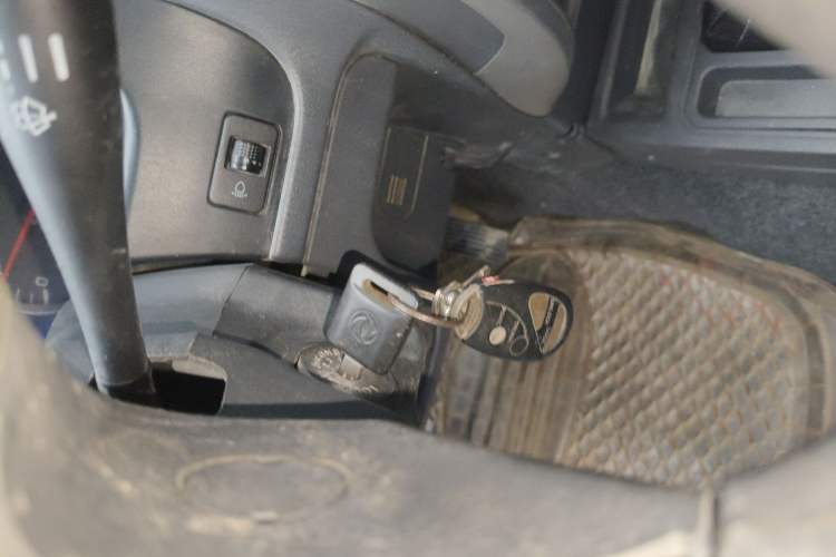 Used Dongfeng Ruichi 2016 2.5T Diesel 2WD ZD25TCI Vehicle Key