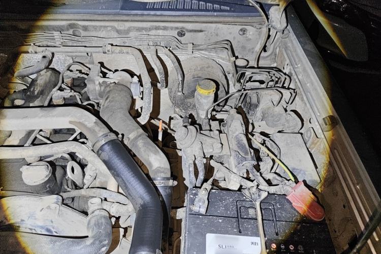 Used Dongfeng Ruichi 2016 2.5T Diesel 2WD ZD25TCI Engine Bay Left