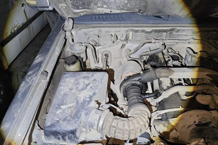 Used Dongfeng Ruichi 2016 2.5T Diesel 2WD ZD25TCI Engine Bay Right