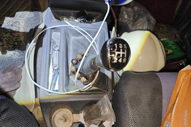 Used Dongfeng Ruichi 2016 2.5T Diesel 2WD ZD25TCI Gear Lever