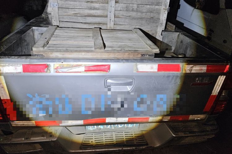 Used Dongfeng Ruichi 2016 2.5T Diesel 2WD ZD25TCI Trunk