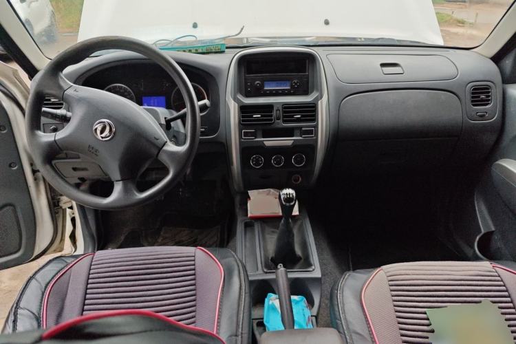 Used Dongfeng Ruichi 2016 2.5T Diesel 2WD ZD25TCI Center Console