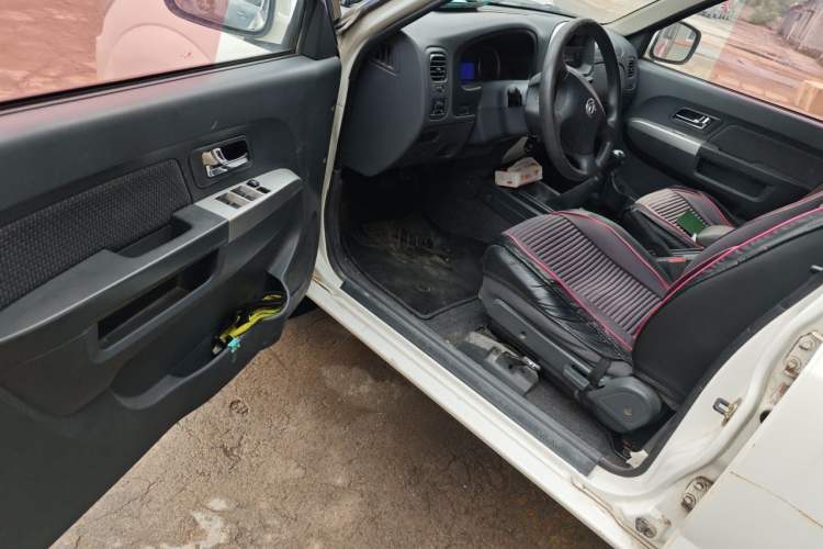 Used Dongfeng Ruichi 2016 2.5T Diesel 2WD ZD25TCI Driver Seat