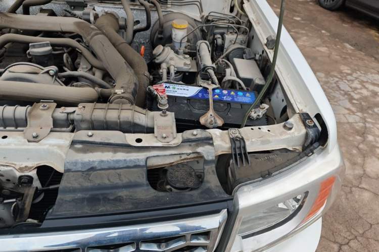 Used Dongfeng Ruichi 2016 2.5T Diesel 2WD ZD25TCI Engine Bay Left