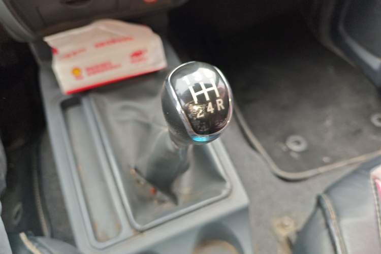 Used Dongfeng Ruichi 2016 2.5T Diesel 2WD ZD25TCI Gear Lever