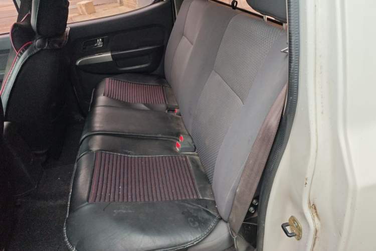 Used Dongfeng Ruichi 2016 2.5T Diesel 2WD ZD25TCI Left Rear Seat