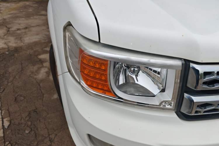 Used Dongfeng Ruichi 2016 2.5T Diesel 2WD ZD25TCI Right Front Headlight