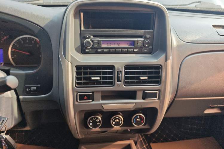 Used Dongfeng Ruichi 2017 2.4L Gasoline 4x4 Standard Version ZG24 Audio And AC Panel