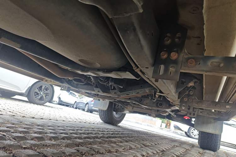 Used Dongfeng Ruichi 2017 2.5T Diesel Two-Wheel Drive Standard Version ZD25T5 Chassis Rear Right
