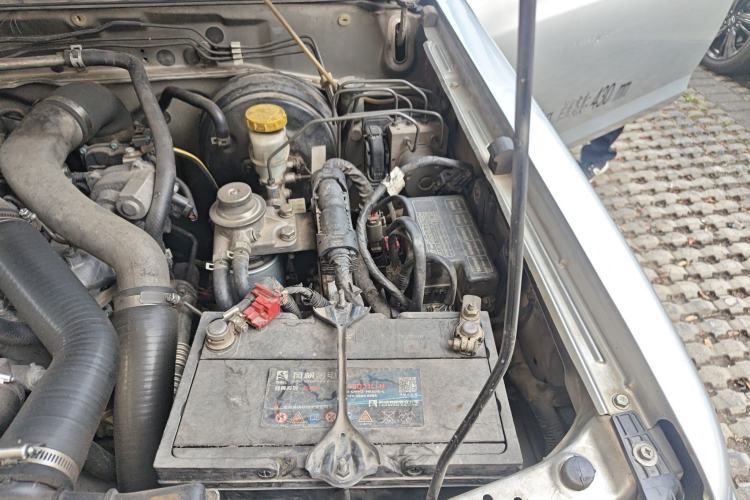 Used Dongfeng Ruichi 2017 2.5T Diesel Two-Wheel Drive Standard Version ZD25T5 Engine Bay Left