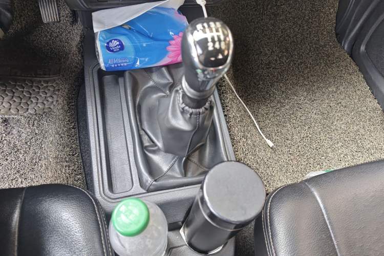 Used Dongfeng Ruichi 2017 2.5T Diesel Two-Wheel Drive Standard Version ZD25T5 Gear Lever