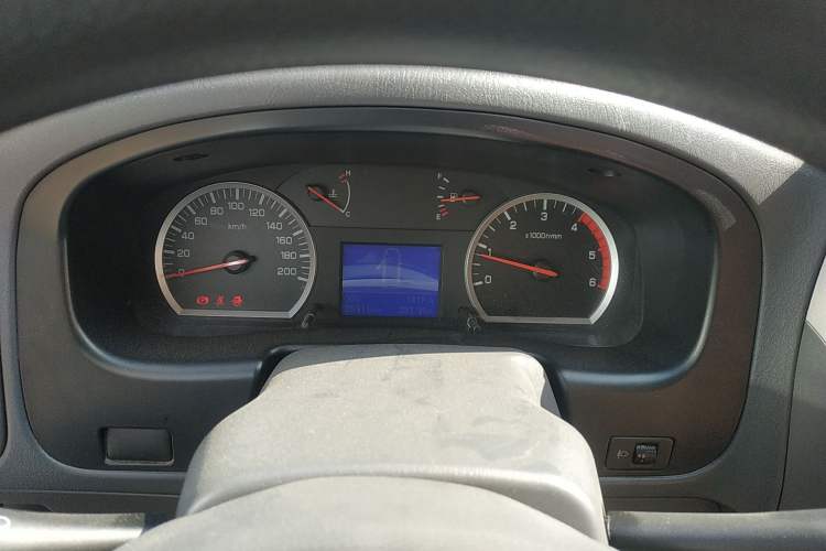 Used Dongfeng Ruichi 2017 2.5T Diesel Two-Wheel Drive Standard Version with Long Cargo Bed – ZD25T5 Instrument Cluster
