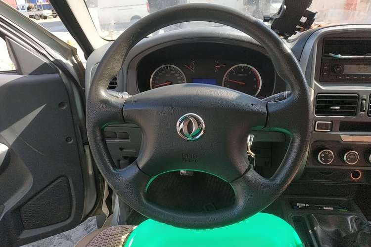 Used Dongfeng Ruichi 2017 2.5T Diesel Two-Wheel Drive Standard Version with Long Cargo Bed – ZD25T5 Steering Wheel