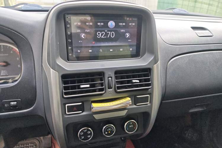 Used Dongfeng Ruichi 2017 2.5T Diesel Two-Wheel Drive Standard Version with Long Cargo Bed – ZD25T5 Audio And AC Panel