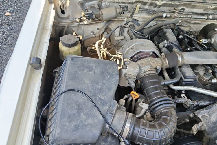 Used Dongfeng Ruichi 2017 2.5T Diesel Two-Wheel Drive Standard Version with Long Cargo Bed – ZD25T5 Engine Bay Right