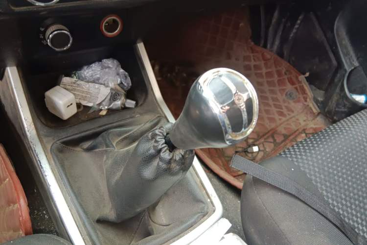 Used Dongfeng Ruichi 2017 2.4L Gasoline 4x4 Standard Version ZG24 Gear Lever