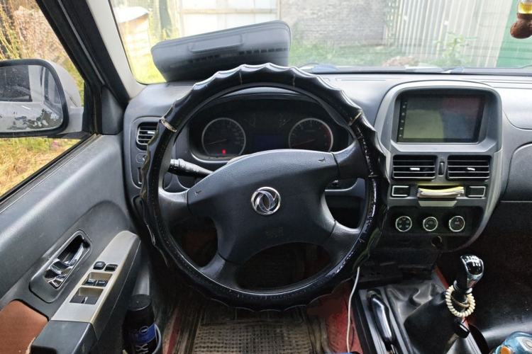 Used Dongfeng Ruichi 2017 2.5T Diesel Two-Wheel Drive Standard Version with Long Cargo Bed – ZD25T5 Steering Wheel