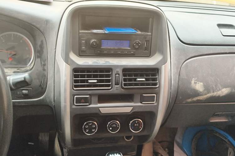 Used Dongfeng Ruichi 2017 2.5T Diesel Two-Wheel Drive Standard Version ZD25T5 Audio And AC Panel