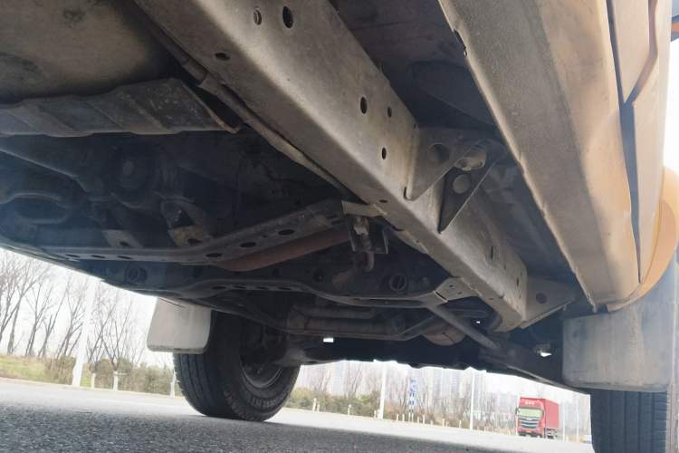 Used Dongfeng Ruichi 2017 2.5T Diesel Two-Wheel Drive Standard Version ZD25T5 Chassis Rear Right