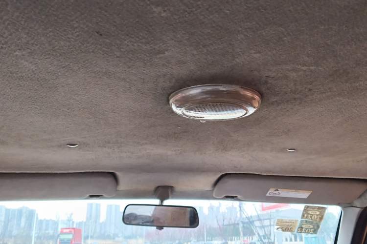Used Dongfeng Ruichi 2017 2.5T Diesel Two-Wheel Drive Standard Version ZD25T5 Headliner