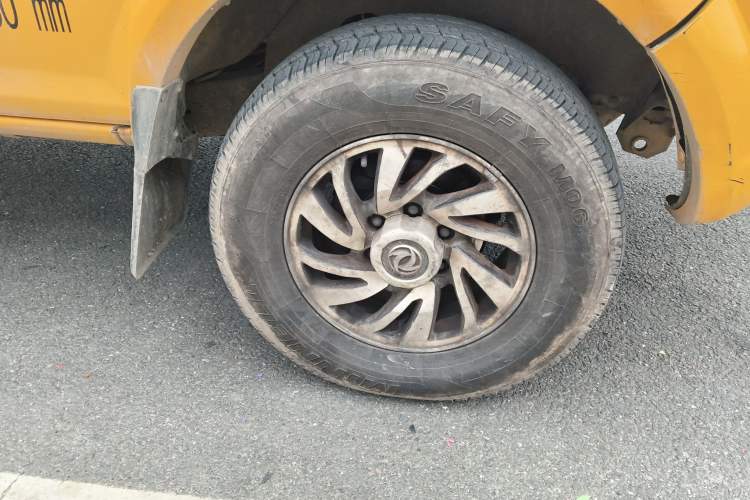 Used Dongfeng Ruichi 2017 2.5T Diesel Two-Wheel Drive Standard Version ZD25T5 Right Front Wheel Hub