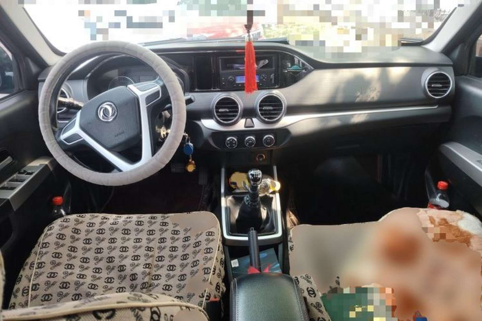 Used Dongfeng Ruichi 2018 2.5T Diesel Two-Wheel Drive Standard Version with Long Cargo Bed – ZD25T5 Center Console