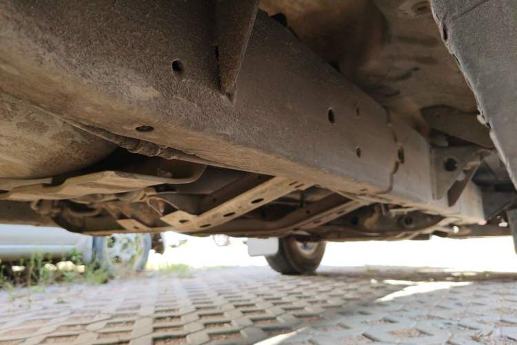 Used Dongfeng Ruichi 2018 2.5T Diesel Two-Wheel Drive Standard Version with Long Cargo Bed – ZD25T5 Chassis Rear Right
