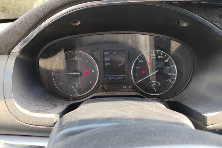 Used Dongfeng Ruichi 2018 2.5T Diesel Two-Wheel Drive Standard Version with Long Cargo Bed – ZD25T5 Instrument Cluster