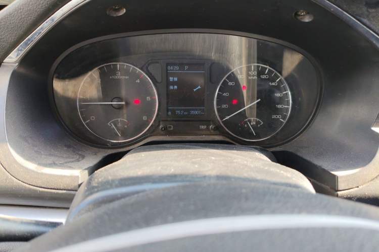 Used Dongfeng Ruichi 2018 2.5T Diesel Two-Wheel Drive Standard Version with Long Cargo Bed – ZD25T5 Odometer Close Up