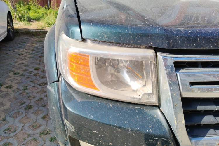 Used Dongfeng Ruichi 2018 2.5T Diesel Two-Wheel Drive Standard Version with Long Cargo Bed – ZD25T5 Right Front Headlight