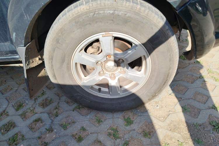 Used Dongfeng Ruichi 2018 2.5T Diesel Two-Wheel Drive Standard Version with Long Cargo Bed – ZD25T5 Right Front Wheel Hub