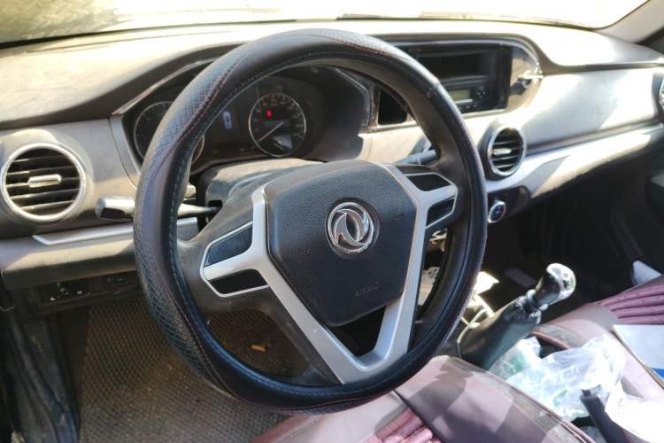 Used Dongfeng Ruichi 2018 2.5T Diesel Two-Wheel Drive Standard Version with Long Cargo Bed – ZD25T5 Steering Wheel