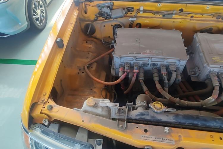 Used Dongfeng Ruichi  Engine Bay Right