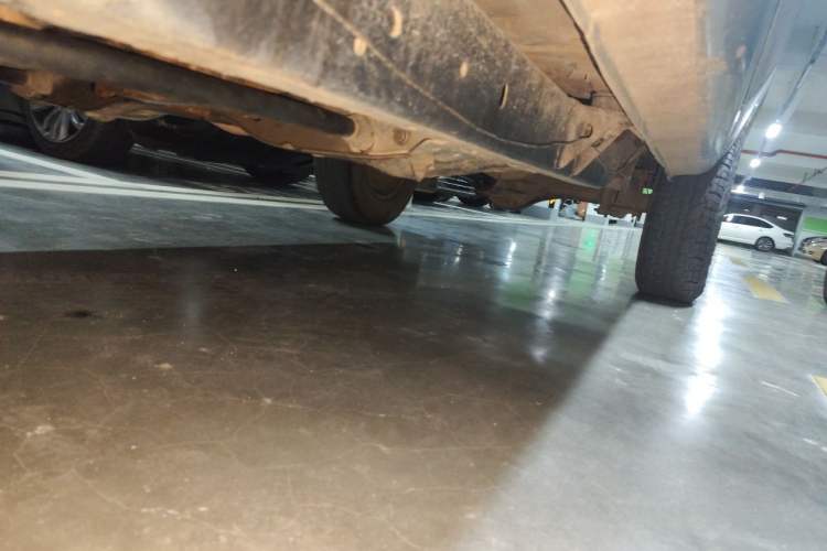 Used Dongfeng Ruichi 2018 2.5T Diesel 4x4 Standard Version ZD25T5 Chassis Front Left